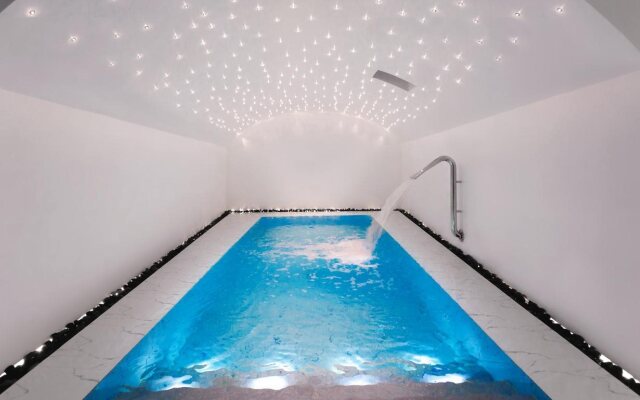 Avant Garde Suites