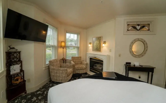 Yelton Manor Bed & Breakfast