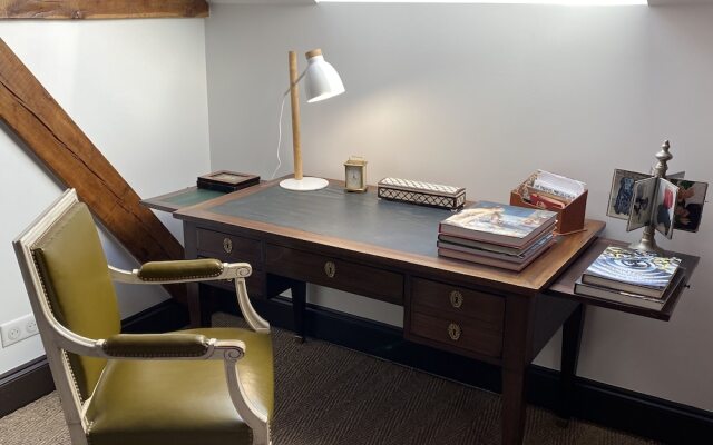 Manoir De La Croix Saint Louis