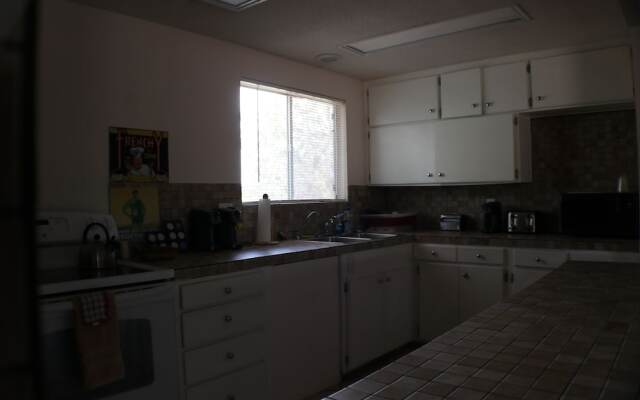 Grand Canyon Caverns Inn