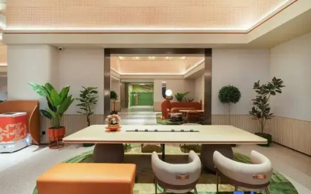 Orange Beihai Railway Station Square Hotel