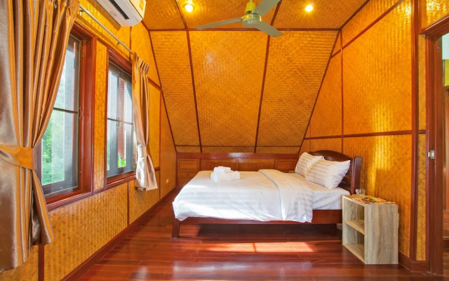 Unique Thai Style 4BR Pool Villa Nikkie