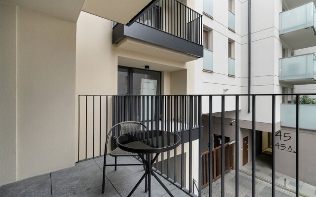 Studio With Balcony for 2 by Renters