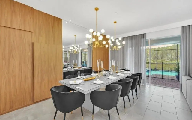 2940 Penel 9 Bedroom Home