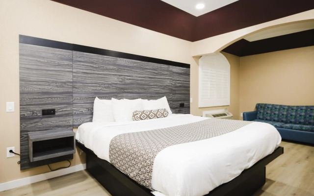 Sapphire Inn & Suites