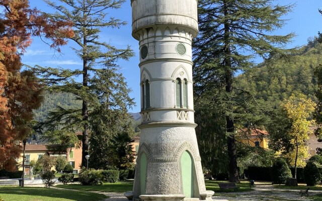 4-bed, Sleeps 8, Pets, Free Parking