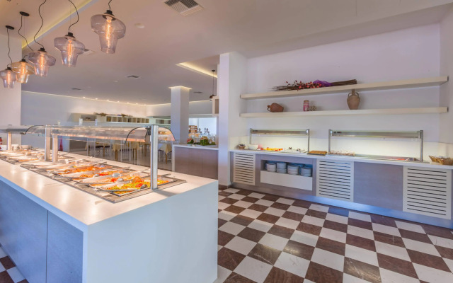 Tigaki Beach Hotel