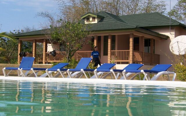 Rhodes Beach Resort Negril