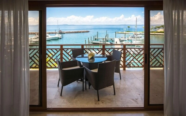 The Bannister Hotel & Yacht Club