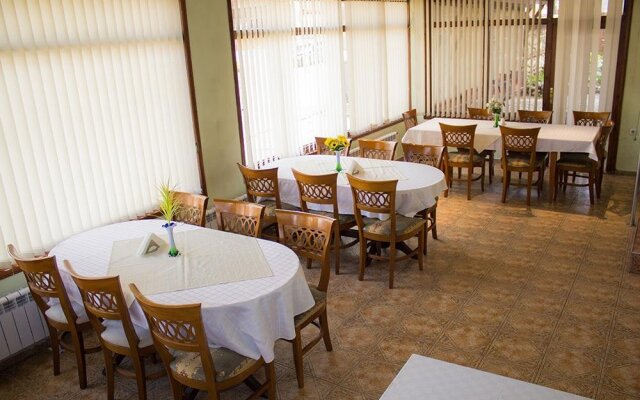 Vikoni Family Hotel