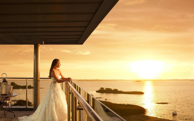 Hodson Bay Hotel