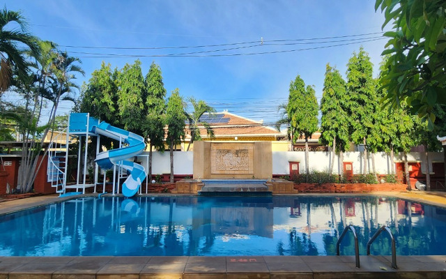 Safari Riviera Resort