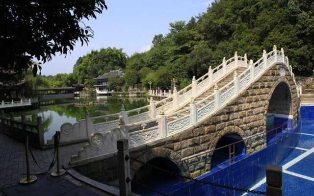 Fuyuan Guobin Hotel