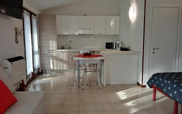 Casa Lugana 1 - Monolocale con piscina fronte lago