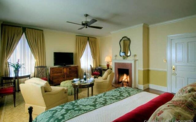 Woodlands Inn