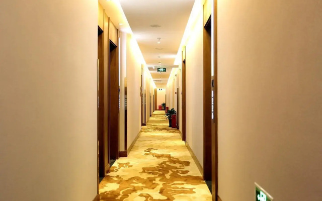 James Joyce Coffetel South Beijing Railway Station Fangzhuang Puhuangyu Metro Station