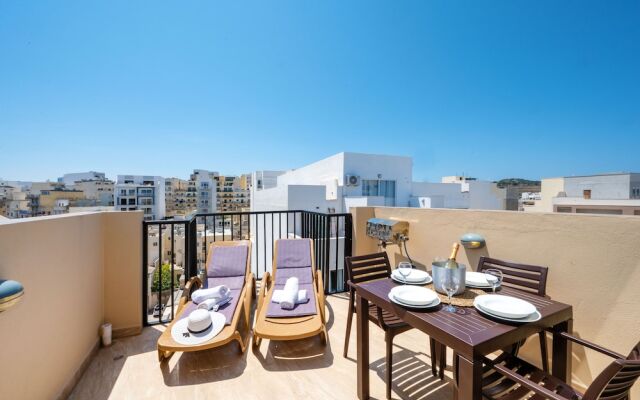 Sea Bliss Penthouse with two terraces enjoying side seaviews by Gatewaysmalta