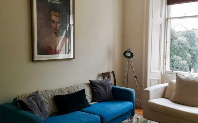 Bright 2 Bedroom Dalry Apartment