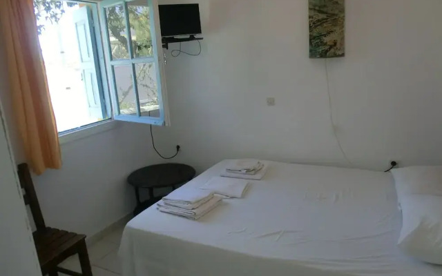 Santorini Camping/Rooms