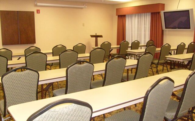 Country Inn & Suites Charleston