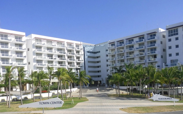 Playa Blanca Beach Resort - All Inclusive