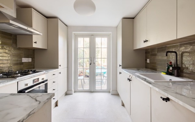 The Finsbury Park Arms - Elegant 2BDR Flat with Garden