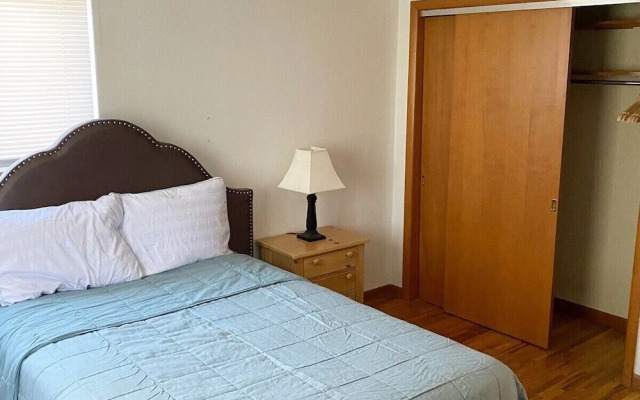 Modern, Homey 2-bedroom in Toledo