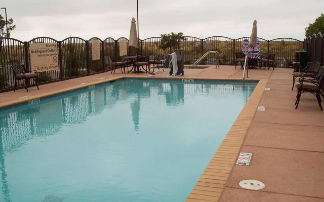 Hampton Inn & Suites Oakland Airport-Alameda