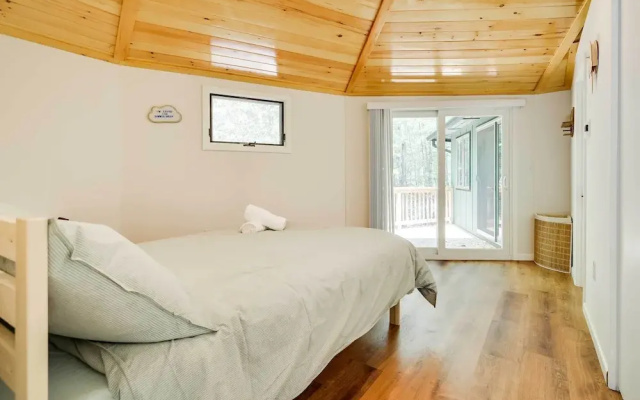 Private Deck & Grill: Pocono Pines Retreat!