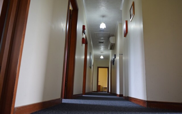 Garston Hotel and Cafe