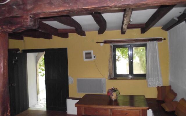 House with 2 Bedrooms in Kolivata, with Wonderful Mountain View, Enclosed Garden And Wifi - 7 Km From the Beach