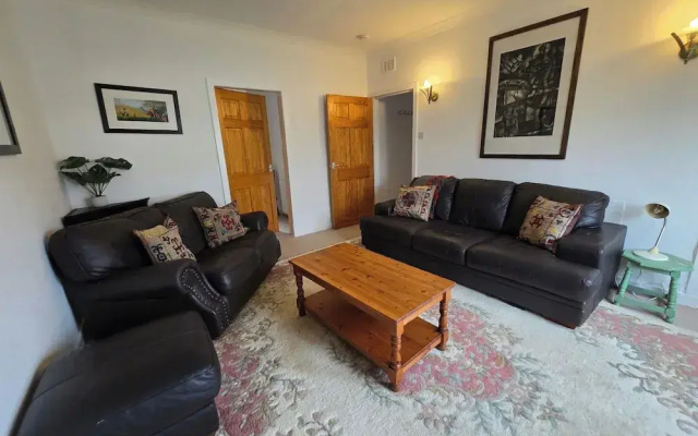 Apartmentsleeps5-parking-garden-petsok
