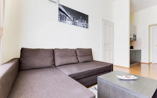 Apartment Halkova 5