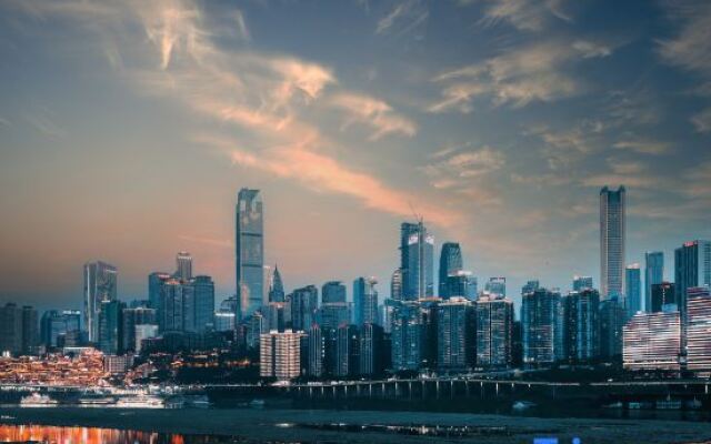 Yiduo Riverview Hotel (Chongqing Liberation Monument Hongya Cave)