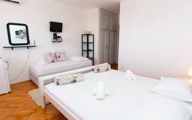 Hope - 30m to the sea & Seaview - R3