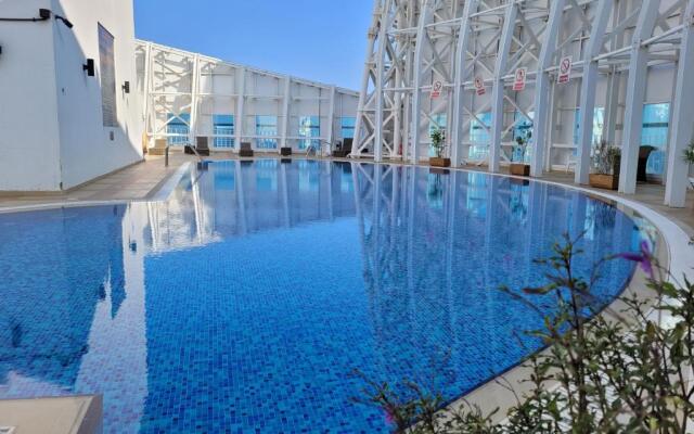 RH- Cozy 1 BR Duplex in X1 Tower