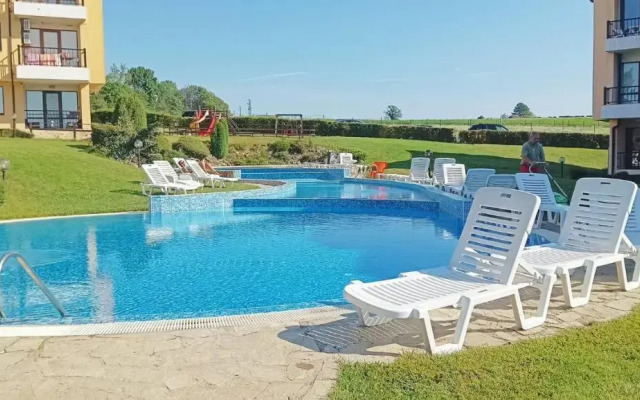 Oasis Beach Apartments Kamchia