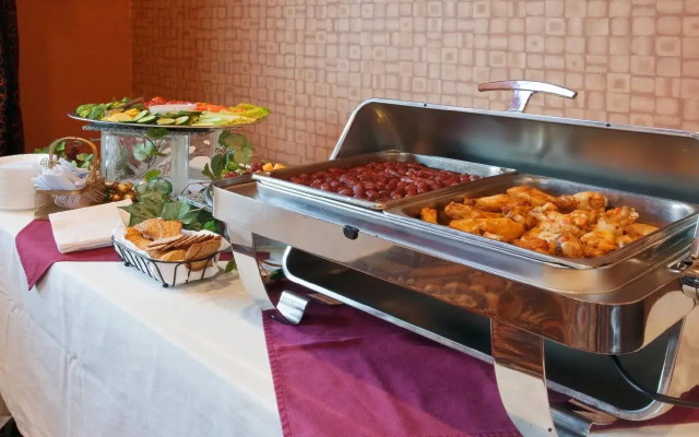 Holiday Inn Express & Suites Sacramento NE Cal Expo by IHG