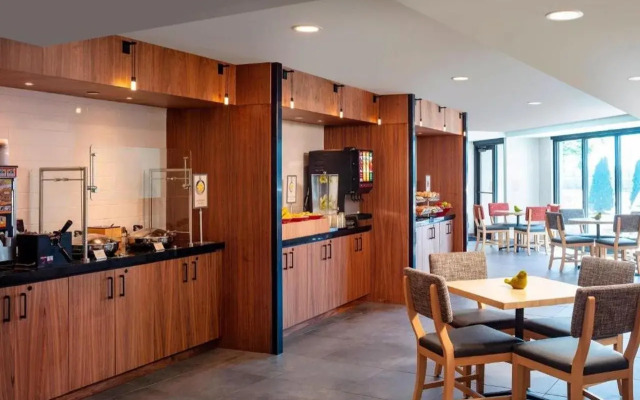 Fairfield by Marriott Inn & Suites Providence Airport Warwick