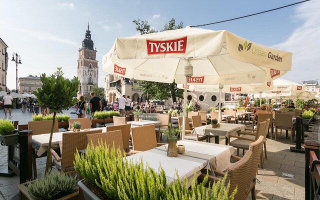 Venetian House Market Square Aparthotel