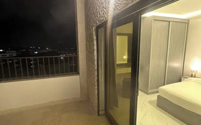 Cozy and Tranquil Rooftop Near Al Services 23
