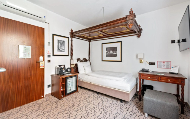 King's Hotel Center
