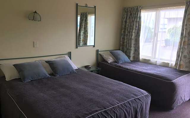 Bentons Motel