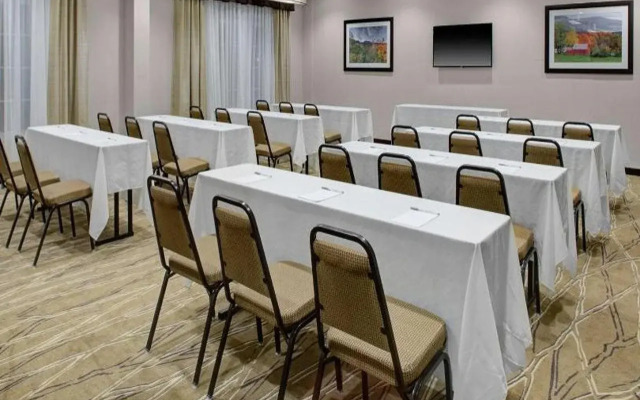 Hampton Inn and Suites Manchester