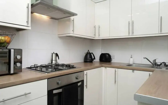 2 Bedroom Flat Near City Centre