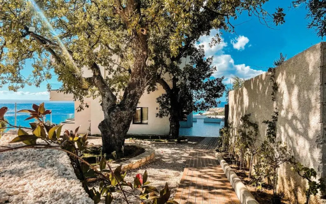 Gogo's Boutique Hotel
