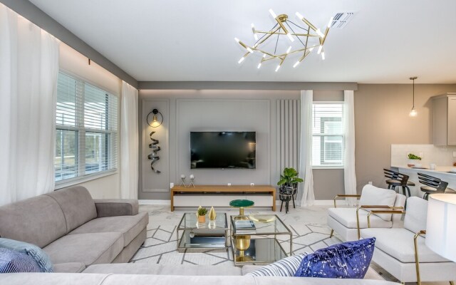 Stunning Villa w/ No Rear Neighbors! Near Disney
