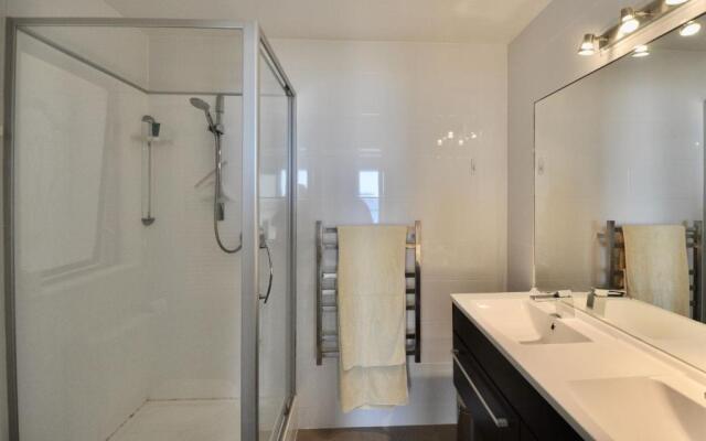 Beachfront Heights - Pauanui Holiday Apartment