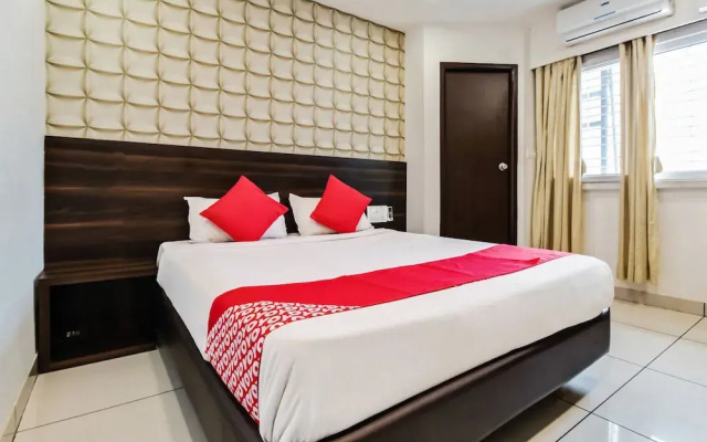 Oyo 30525 Dwarka Grand
