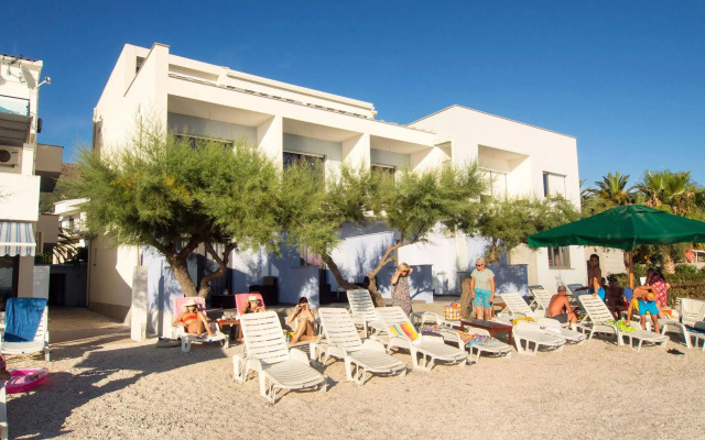 Beachfront Villa Mediteran